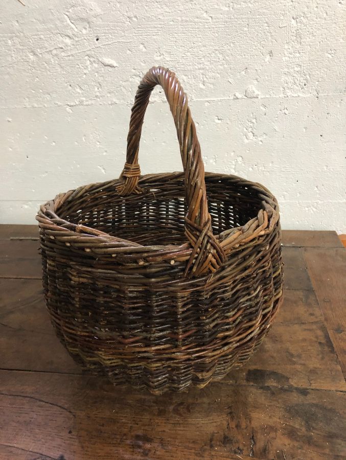 Panier boule en osier par Frédérique ROCHE de la Vannerie des cimes